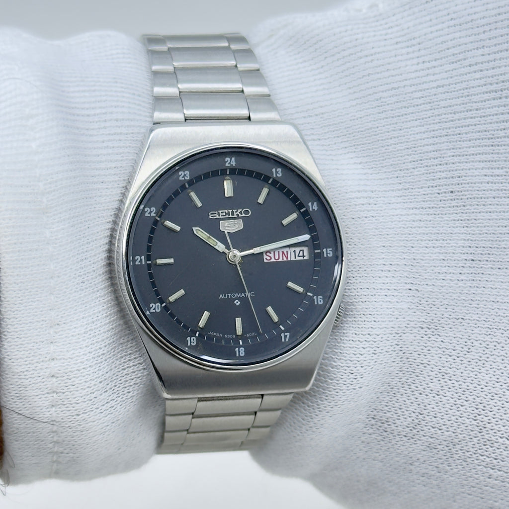Seiko 5 Automatic Men's Watch Black Railway Time Dial 36mm Day-Date Japan