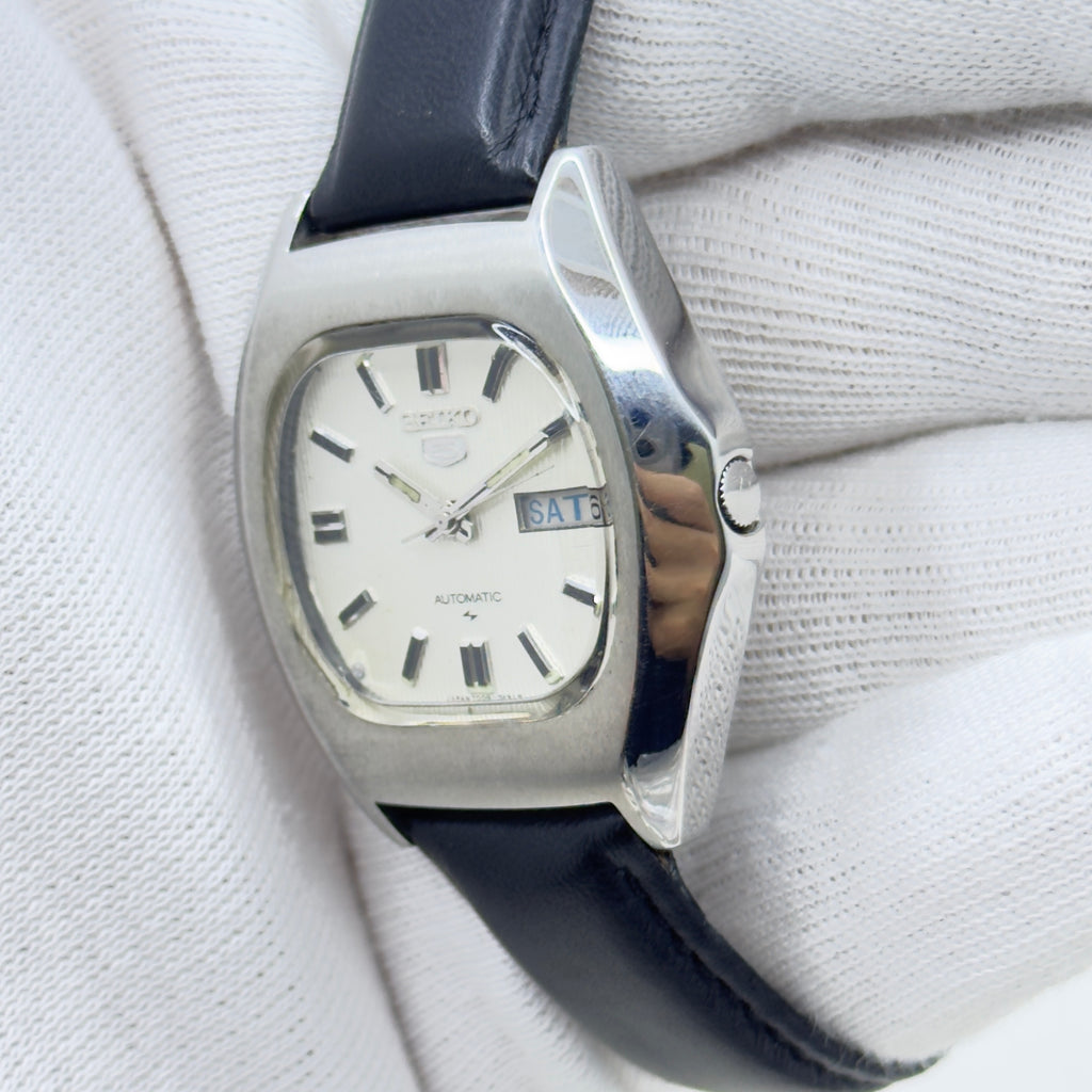 Vintage Seiko 5 Automatic White Dial — 17 Jewels (7009)
