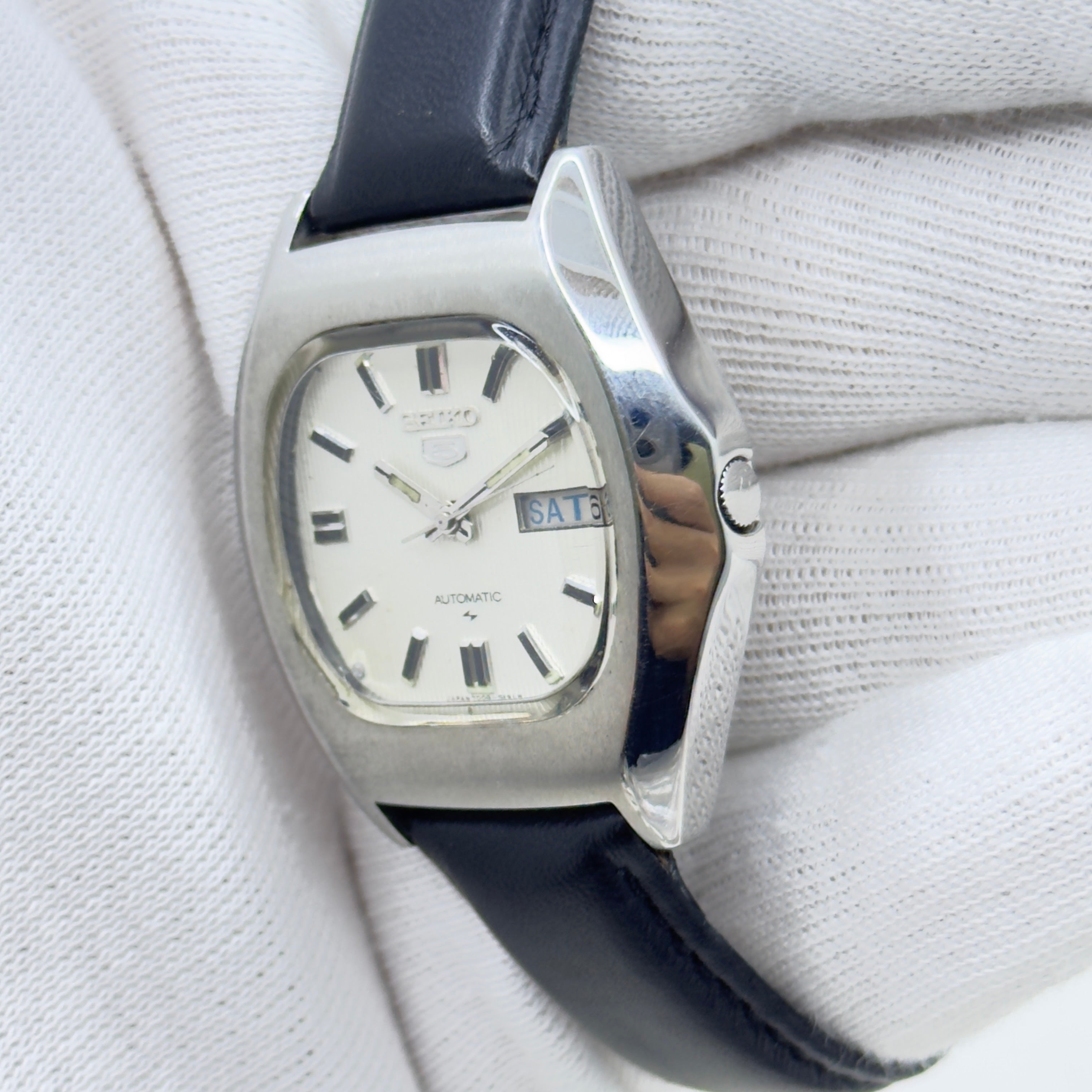 Vintage Seiko 5 Automatic White Dial — 17 Jewels (7009)