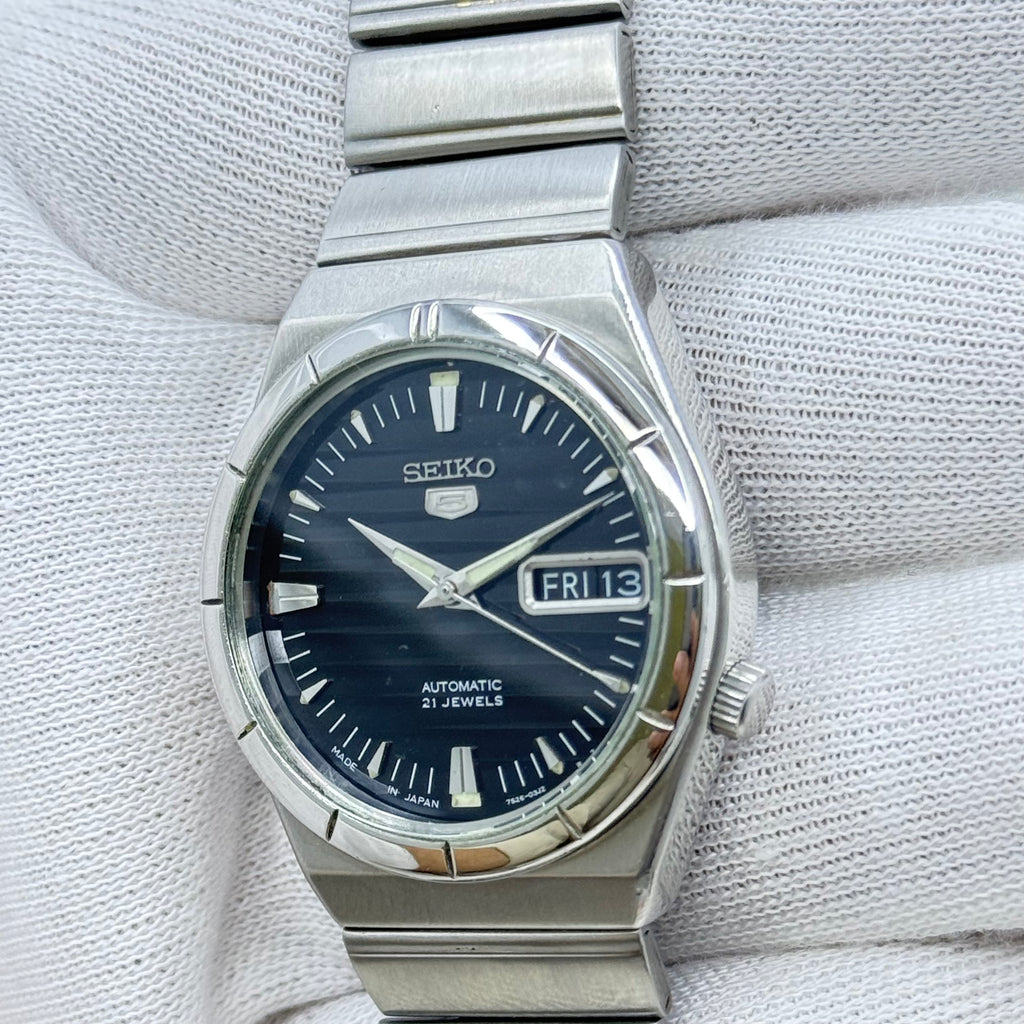 Vintage Seiko 5 - Automatic Watch Day/Date Stainless Steel Japan Made