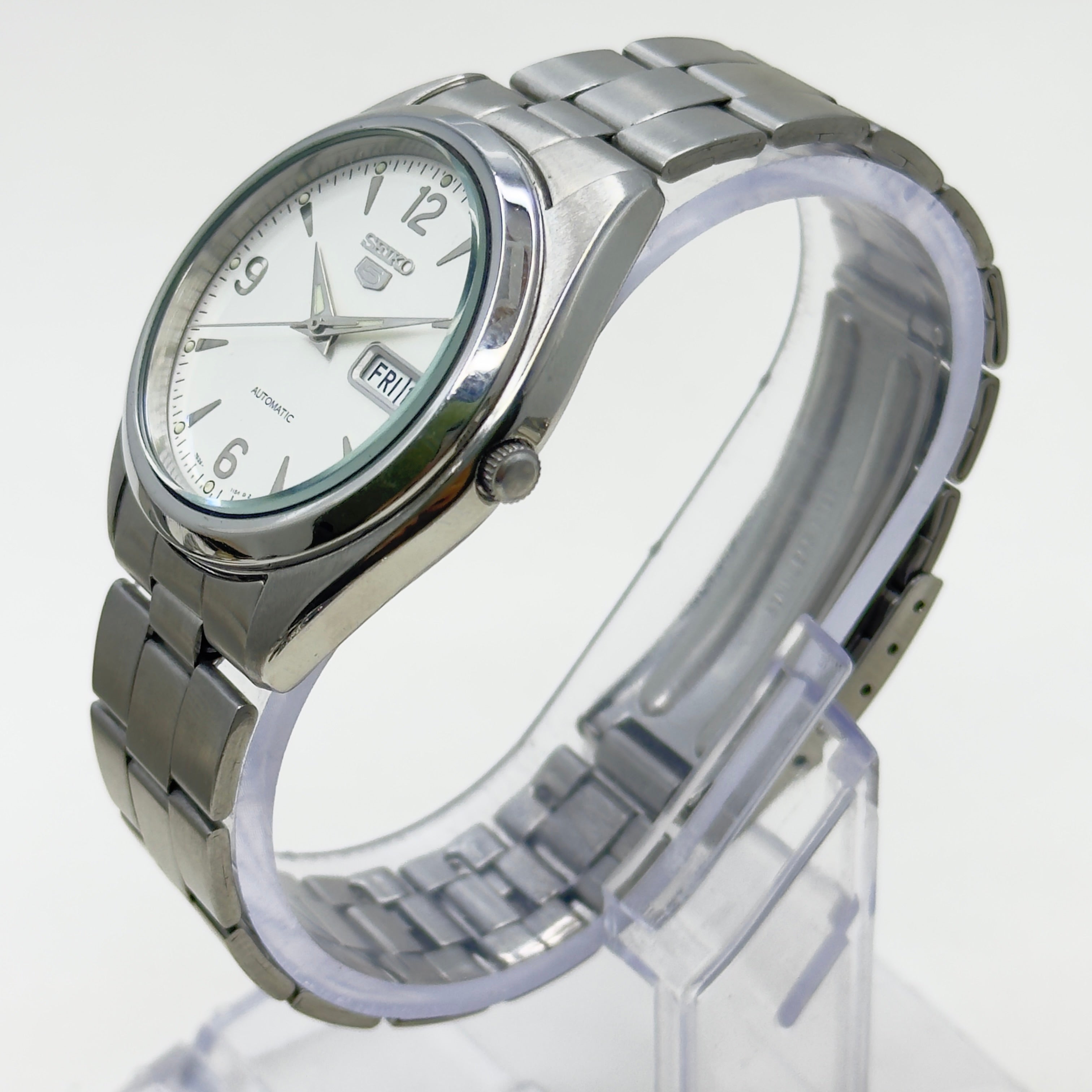 Vintage Seiko 5 Automatic White Dial — 21 Jewels (7S26)