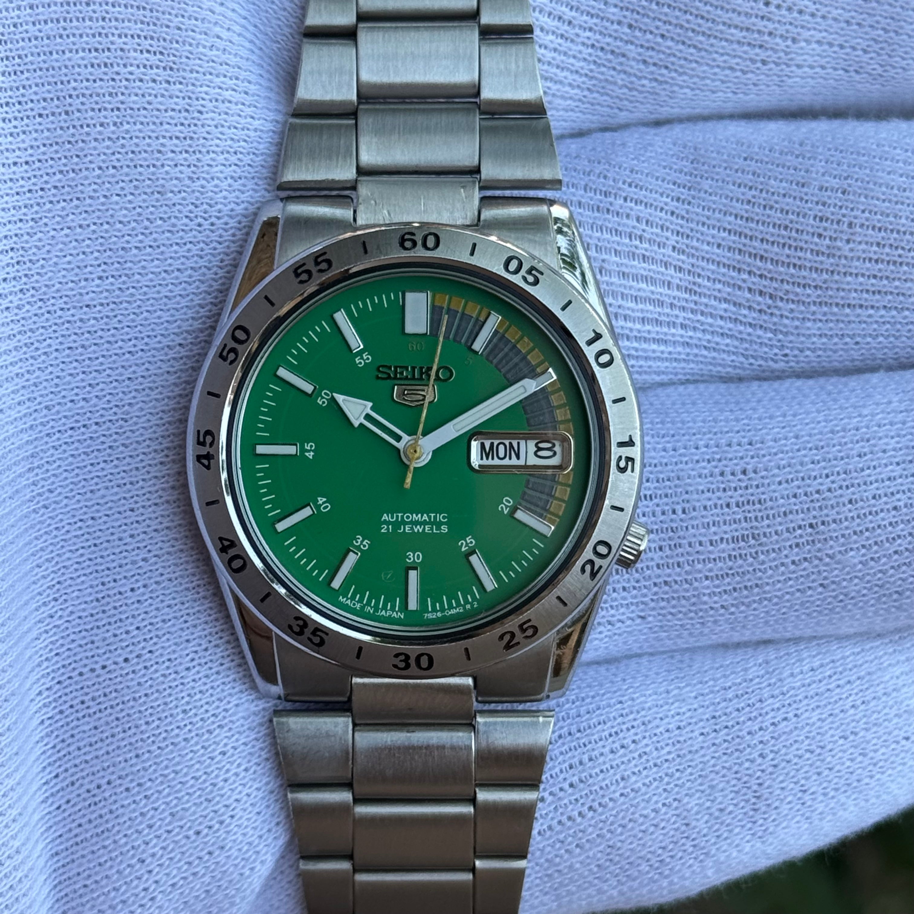 Seiko 5 -  Automatic Watch 21 Jewels  Green Dial Vintage Style Mod