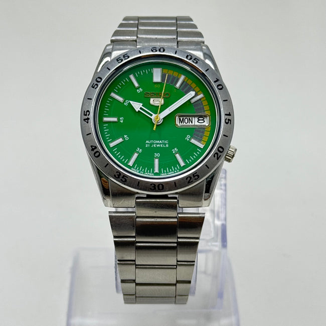Seiko 5 -  Automatic Watch 21 Jewels  Green Dial Vintage Style Mod Main Image