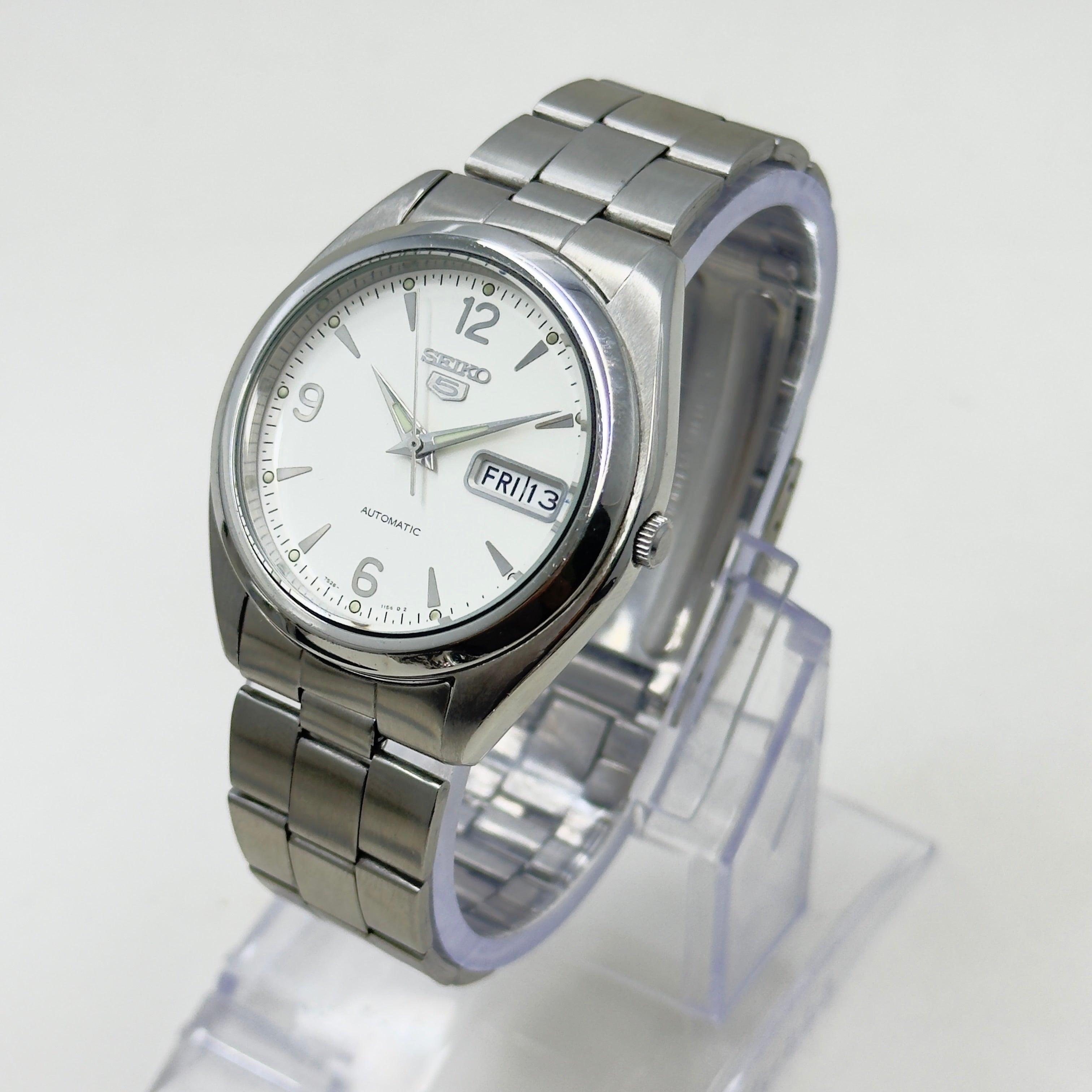 Vintage Seiko 5 Automatic White Dial — 21 Jewels (7S26)