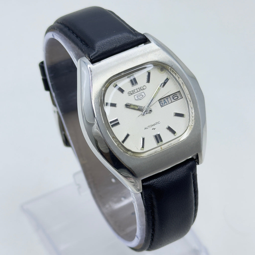 Vintage Seiko 5 Automatic White Dial — 17 Jewels (7009)