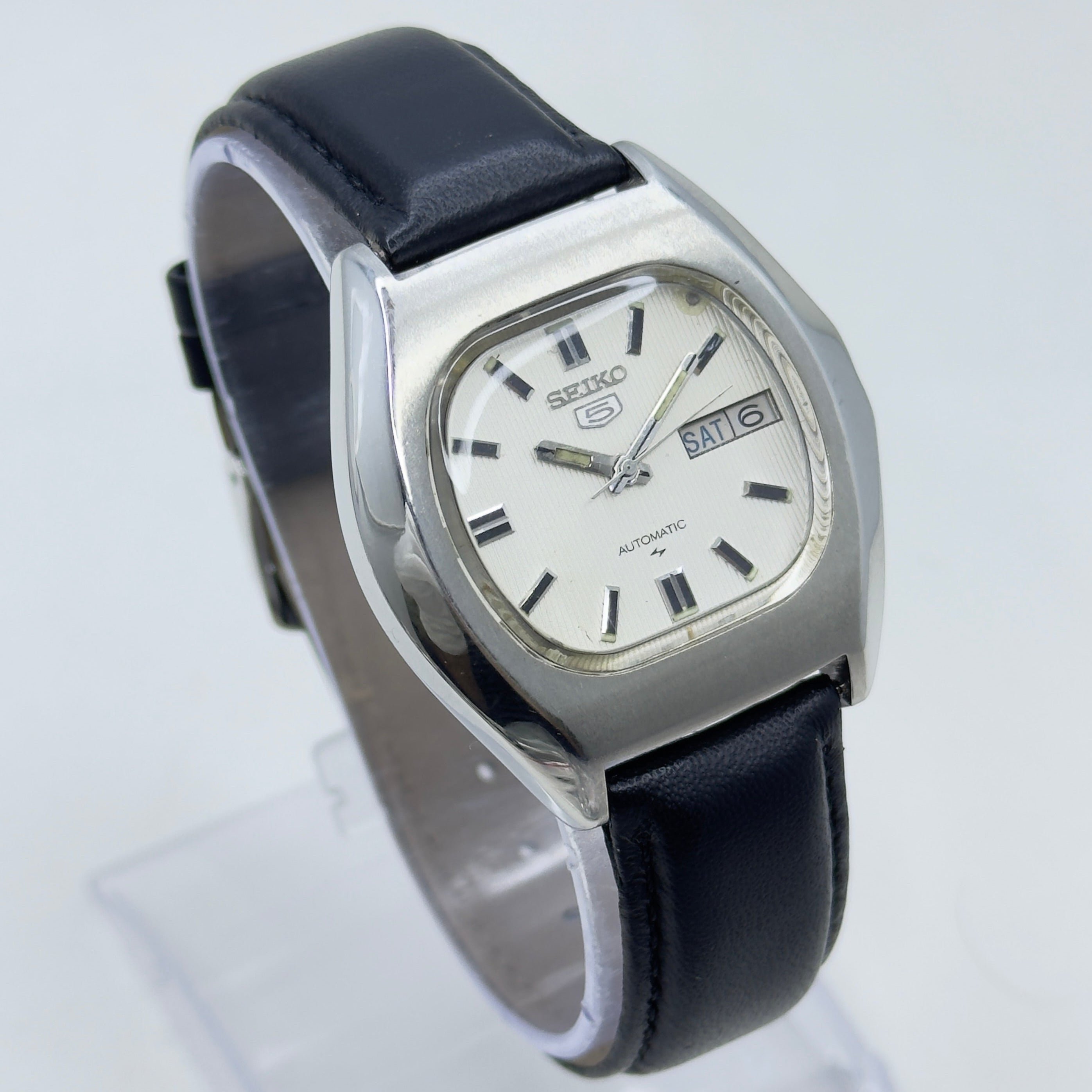 Vintage Seiko 5 Automatic White Dial — 17 Jewels (7009)
