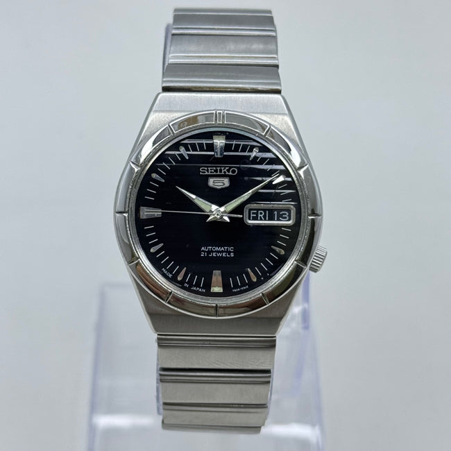 Vintage Seiko 5 - Automatic Watch Day/Date Stainless Steel Japan Made Main Image