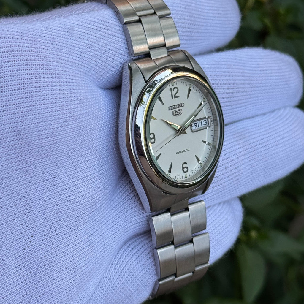 Vintage Seiko 5 Automatic White Dial — 21 Jewels (7S26)
