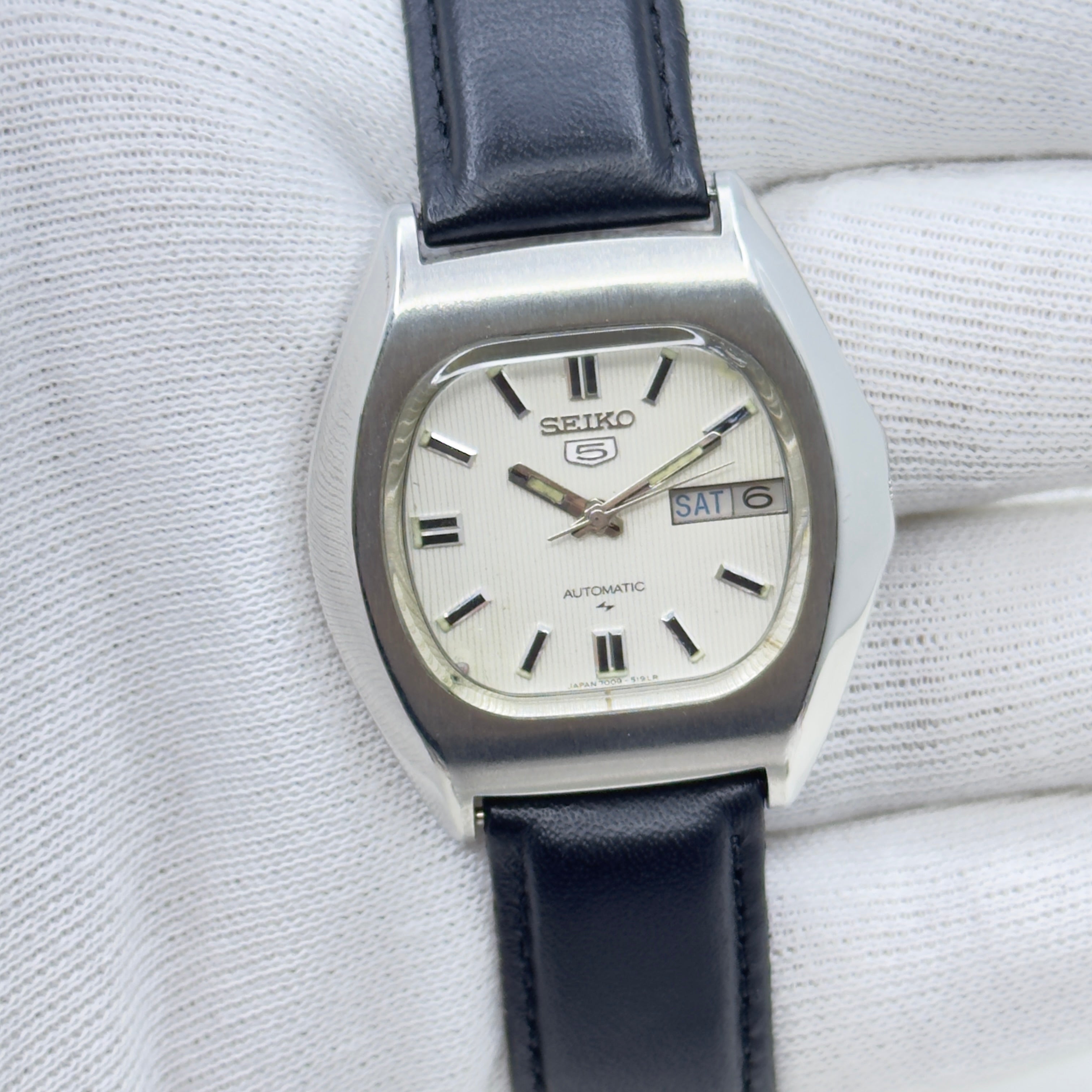 Vintage Seiko 5 Automatic White Dial — 17 Jewels (7009)