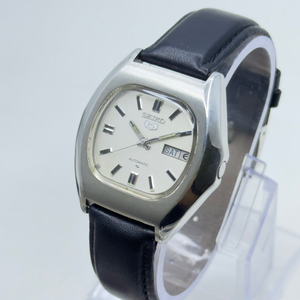 Vintage Seiko 5 Automatic White Dial — 17 Jewels (7009)