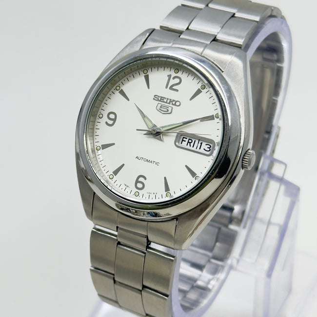 Vintage Seiko 5 Automatic White Dial — 21 Jewels (7S26) Hover Image