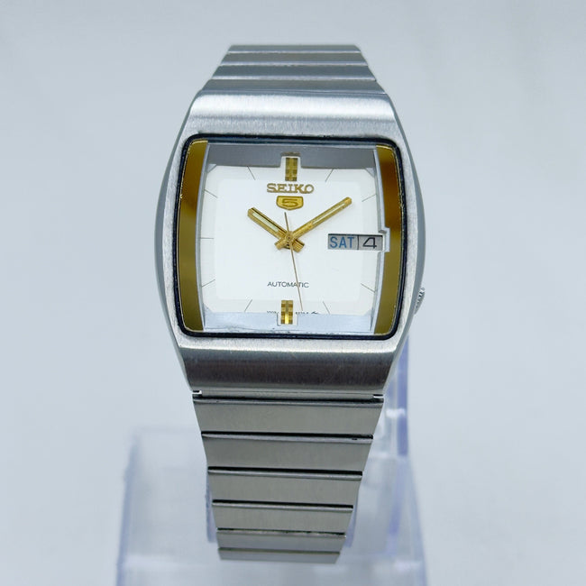 Vintage Seiko 5 Automatic (7009-5770) Men's Wristwatch Japan Made Main Image