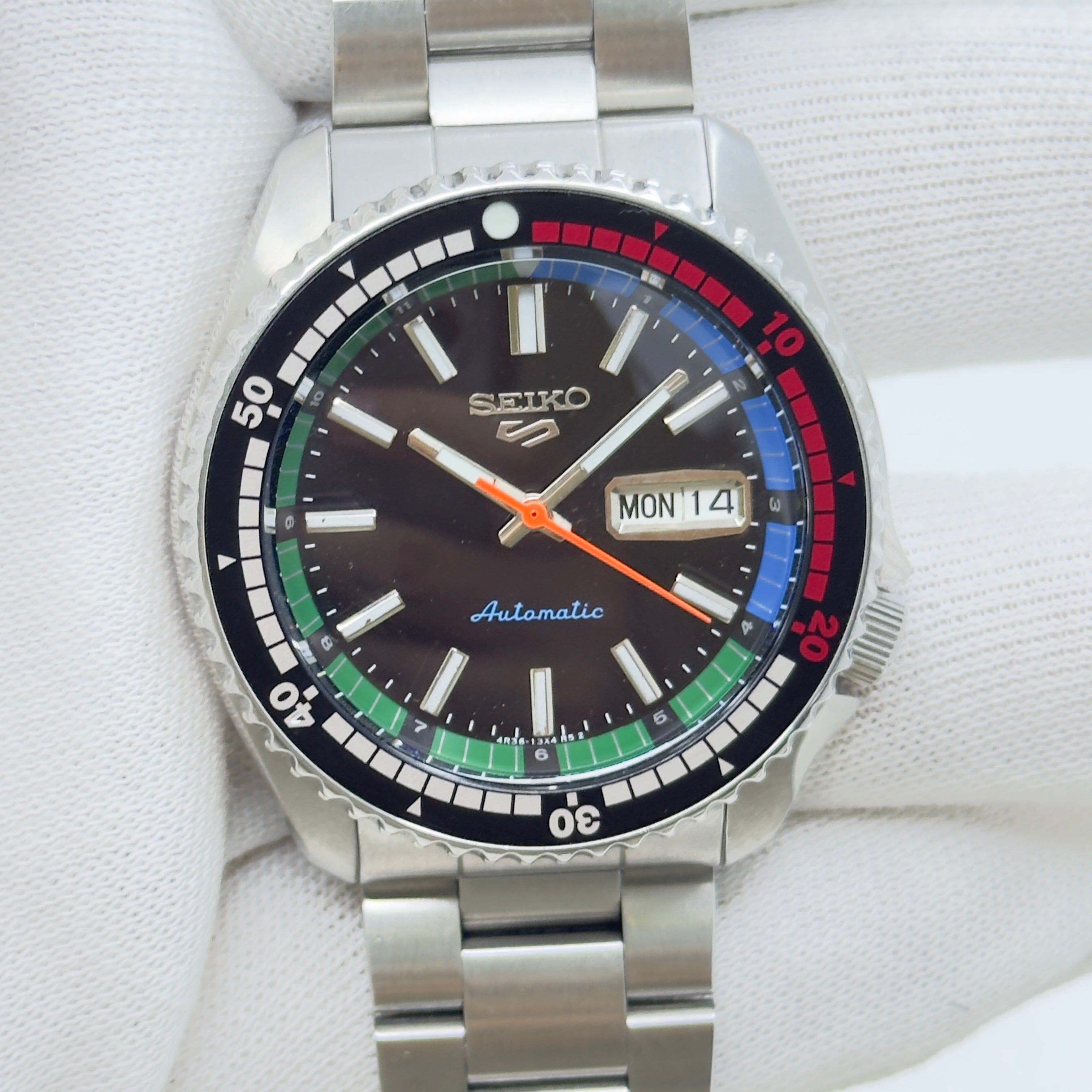 Seiko 5 - Sports Diver Mod: Black Dial Automatic Stainless Steel Watch