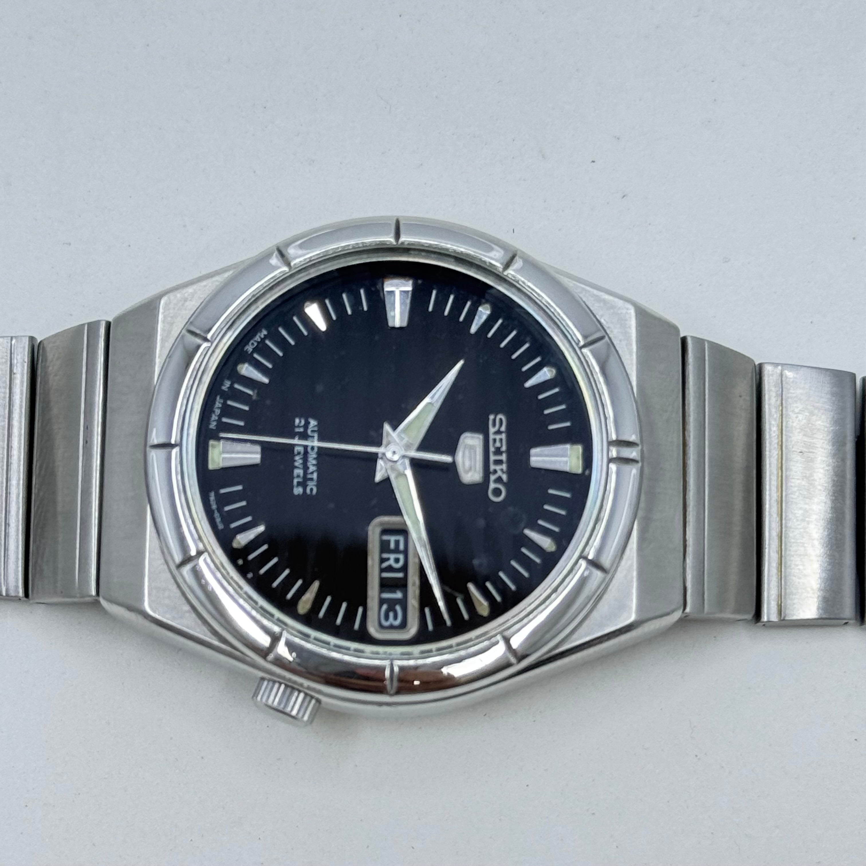 Vintage Seiko 5 - Automatic Watch Day/Date Stainless Steel Japan Made
