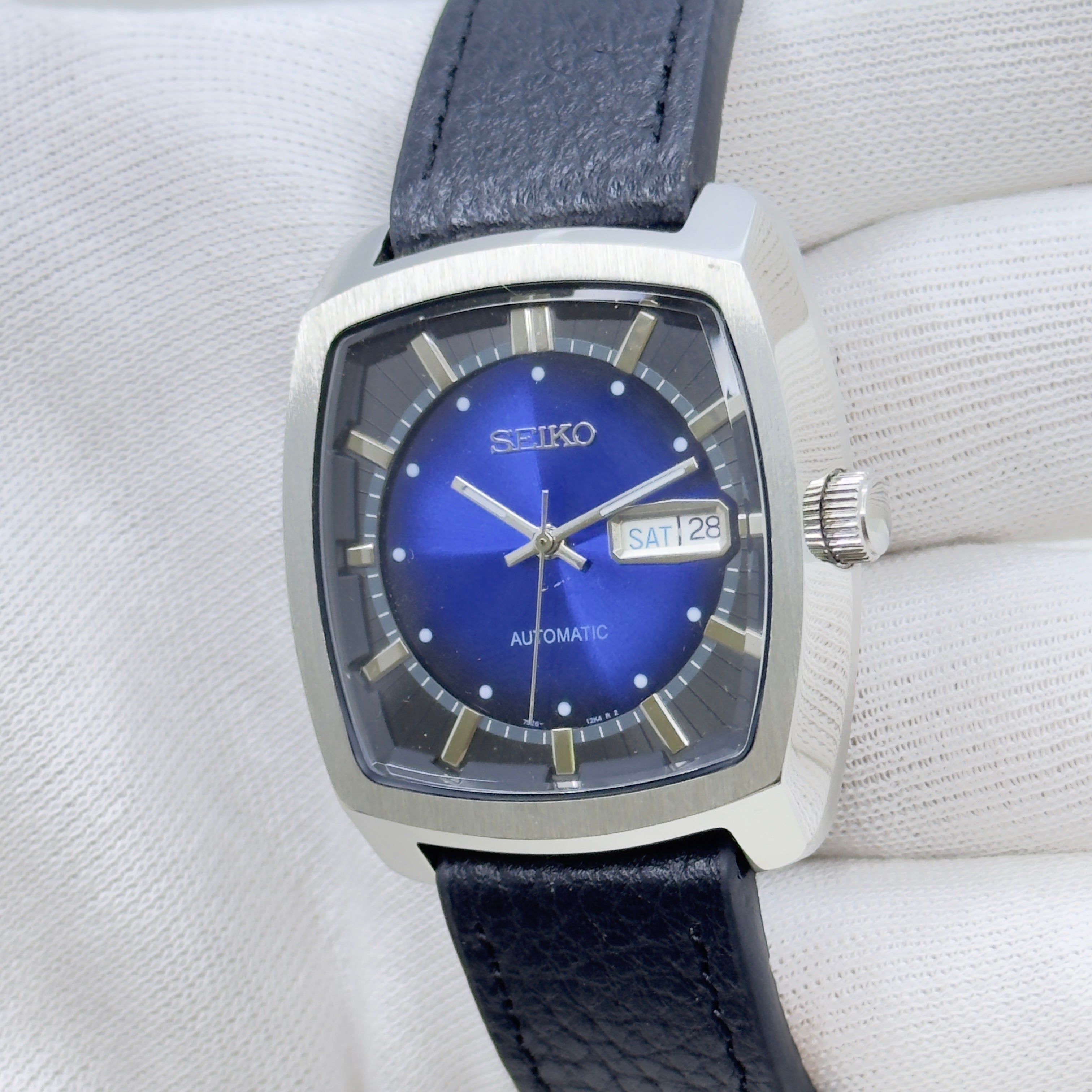 Vintage Style Watch - Seiko Automatic 21 Jewels Blue Dial Day Date Mod