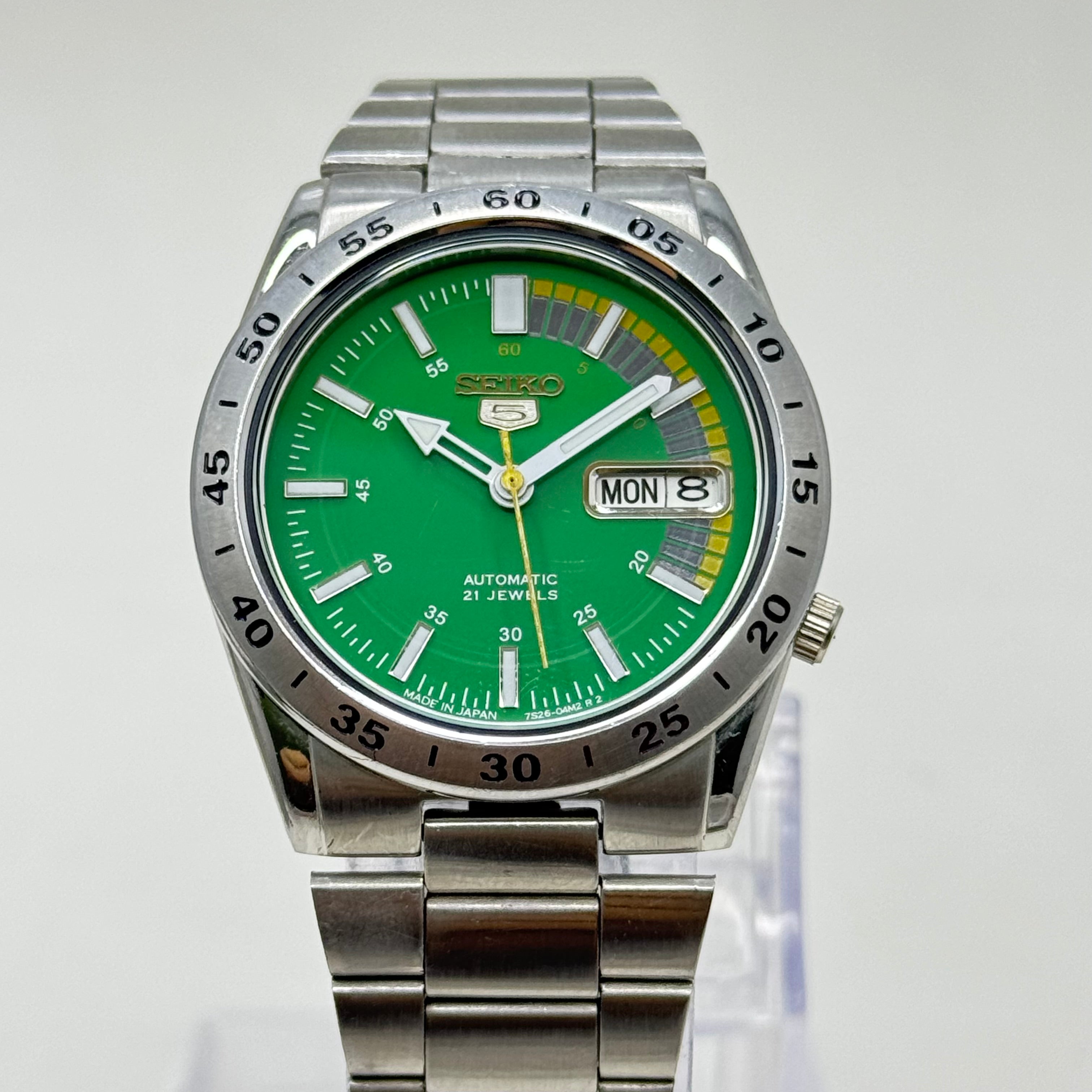 Seiko 5 -  Automatic Watch 21 Jewels  Green Dial Vintage Style Mod