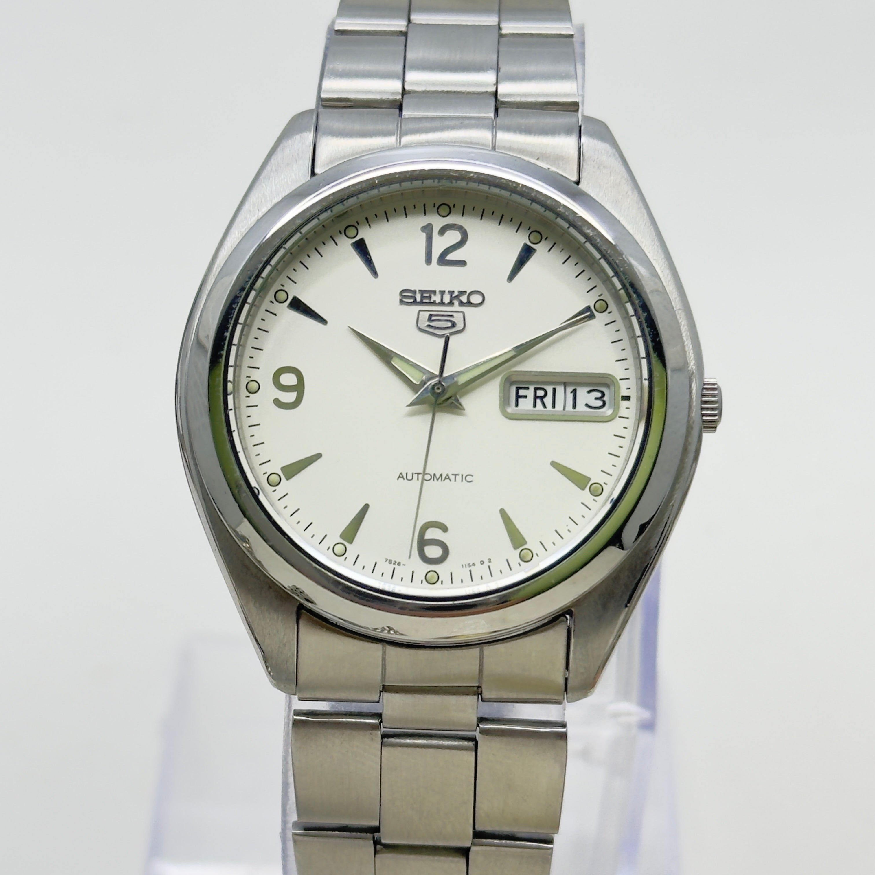 Vintage Seiko 5 Automatic White Dial — 21 Jewels (7S26)