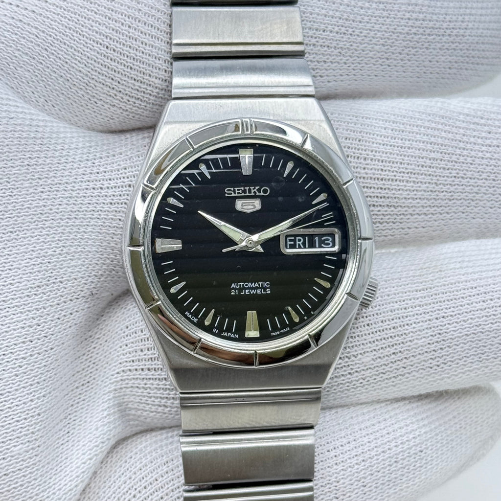Vintage Seiko 5 - Automatic Watch Day/Date Stainless Steel Japan Made