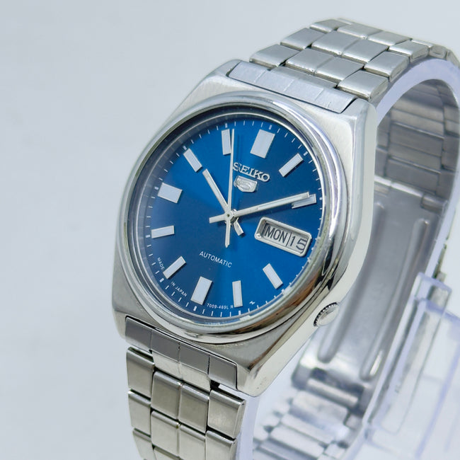 Vintage Seiko 5 Automatic Blue Dial Day-Date Japan Made Hover Image
