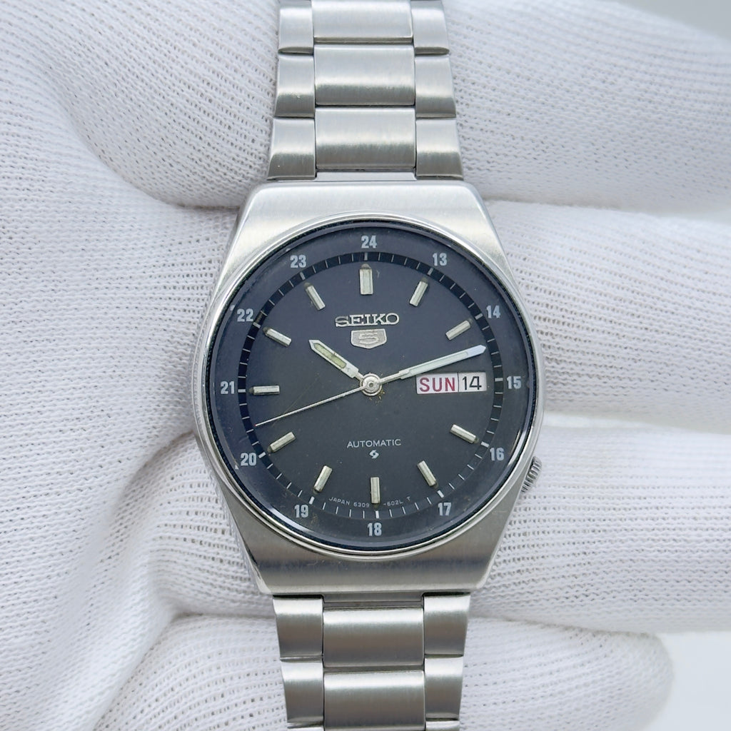 Seiko 5 Automatic Men's Watch Black Railway Time Dial 36mm Day-Date Japan