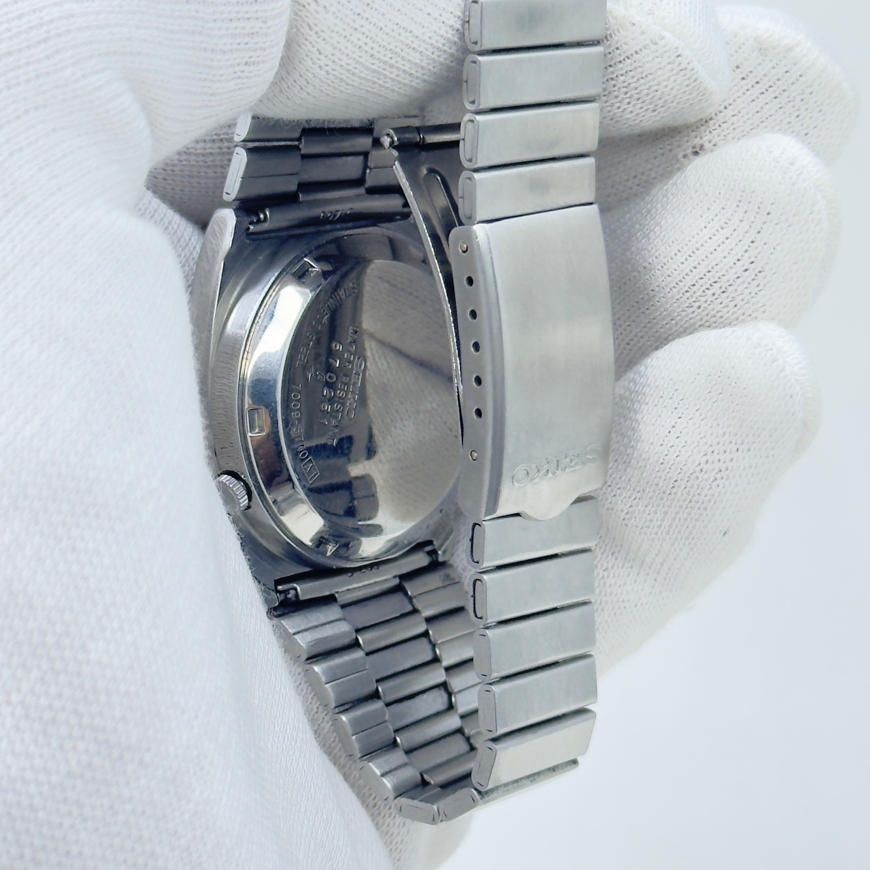 Vintage Seiko 5 Automatic (7009-5770) Men's Wristwatch Japan Made