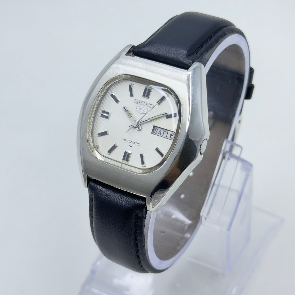 Vintage Seiko 5 Automatic White Dial — 17 Jewels (7009)