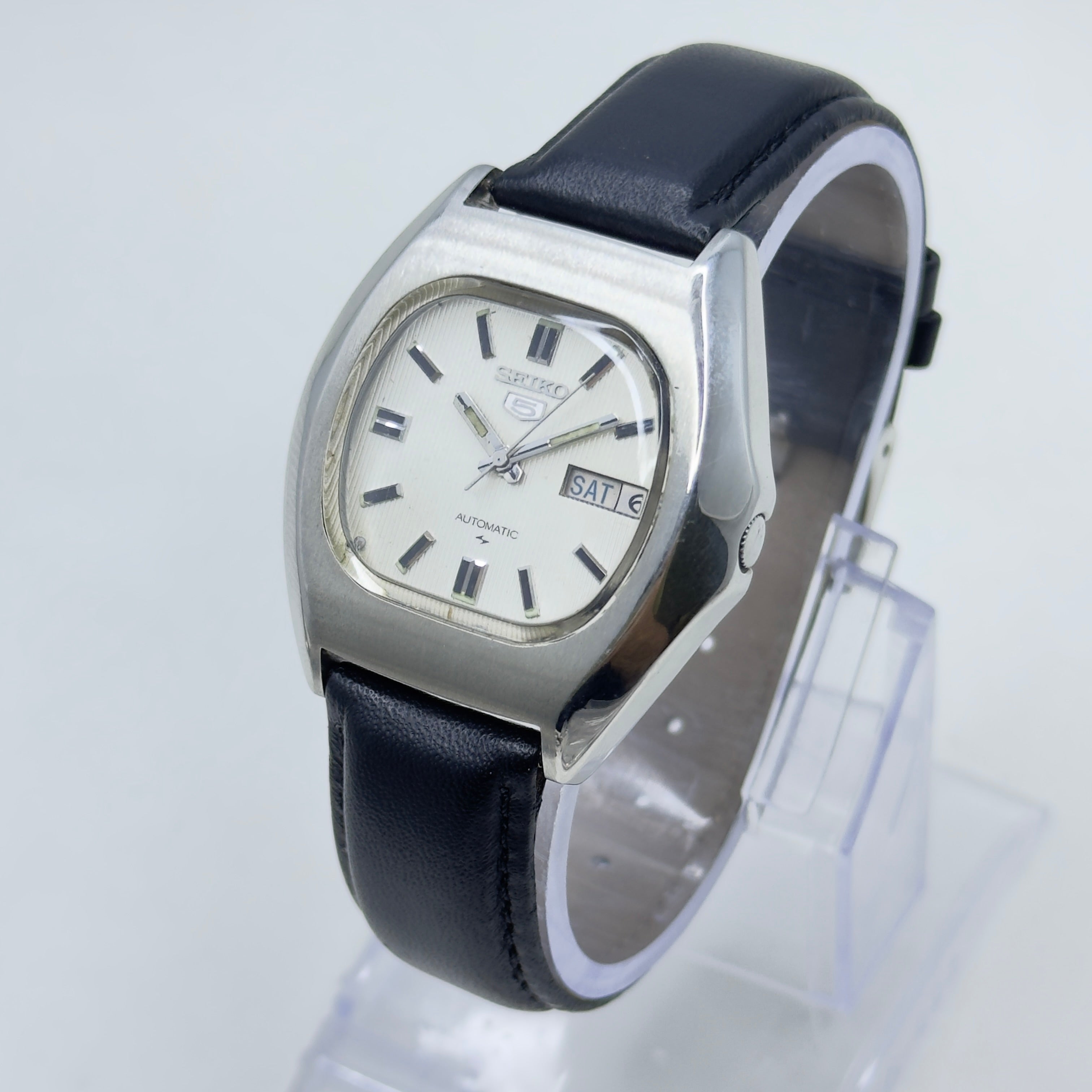 Vintage Seiko 5 Automatic White Dial — 17 Jewels (7009)