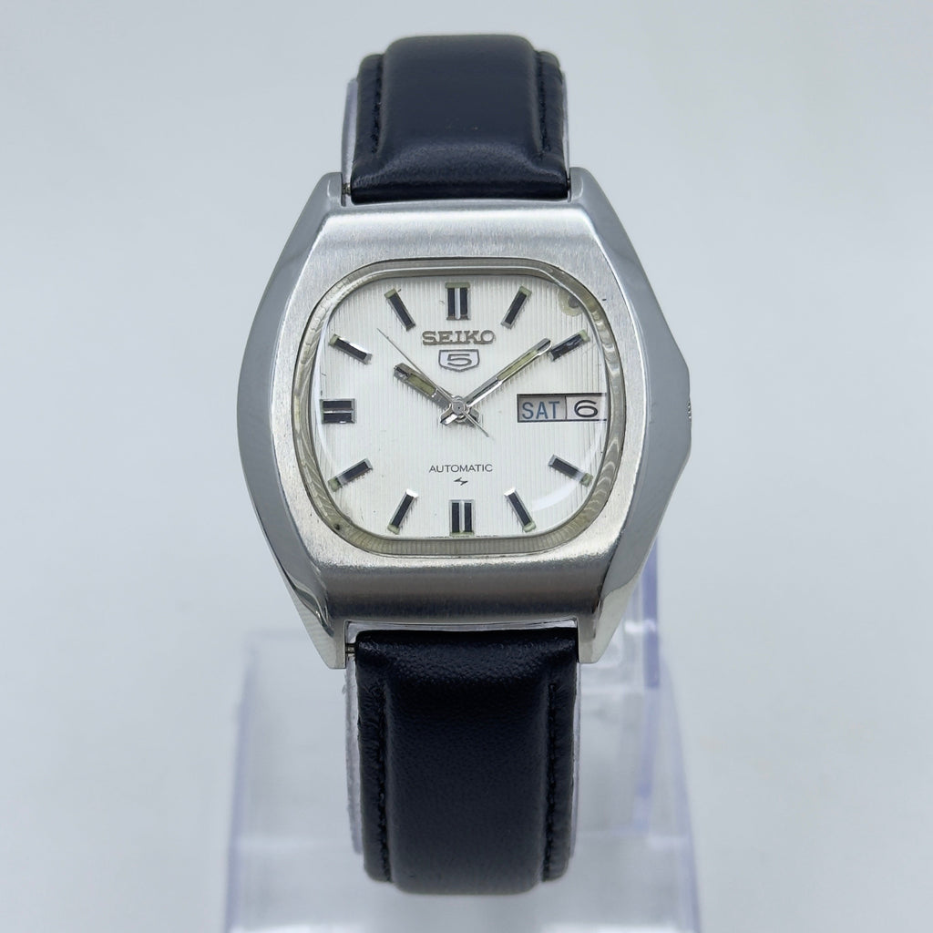 Vintage Seiko 5 Automatic White Dial — 17 Jewels (7009)