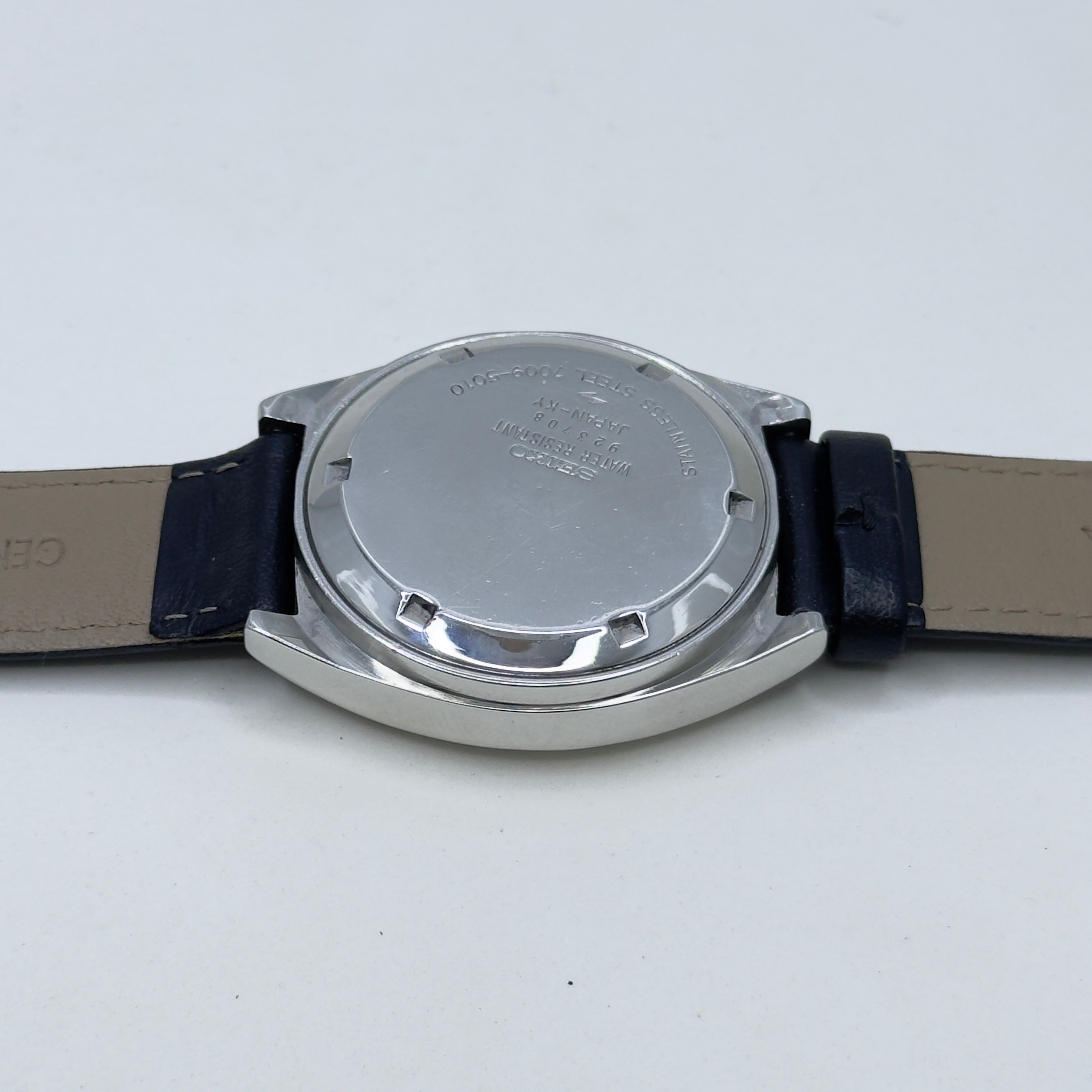 Vintage Seiko 5 Automatic White Dial — 17 Jewels (7009)