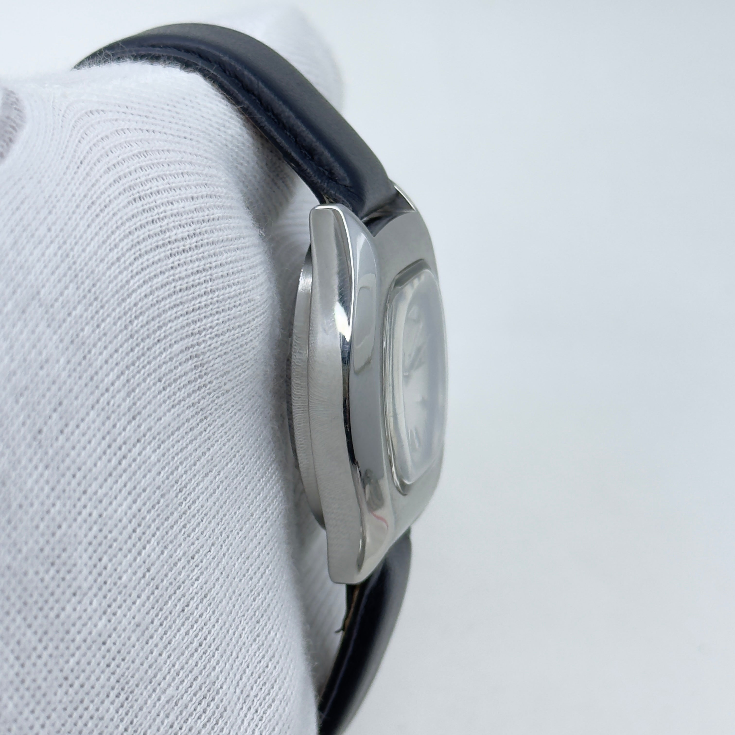 Vintage Seiko 5 Automatic White Dial — 17 Jewels (7009)