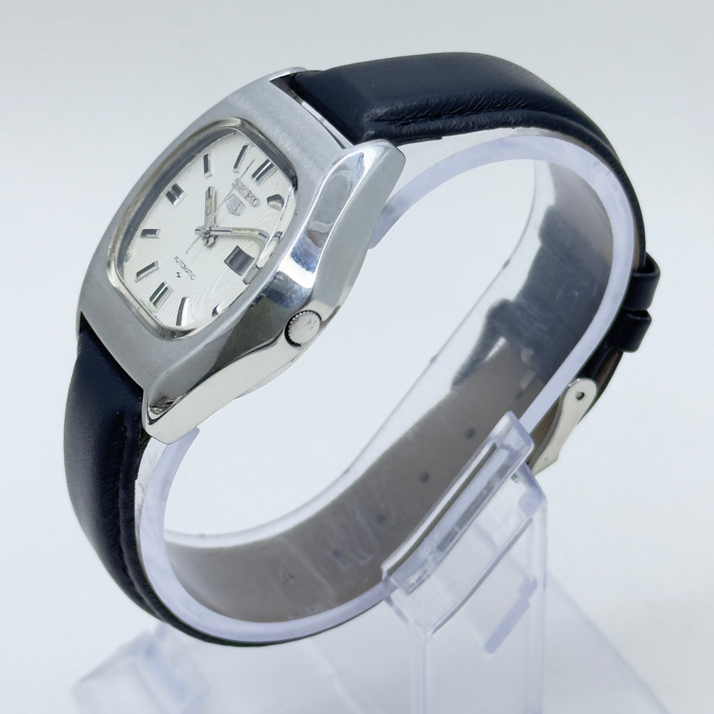 Vintage Seiko 5 Automatic White Dial — 17 Jewels (7009)