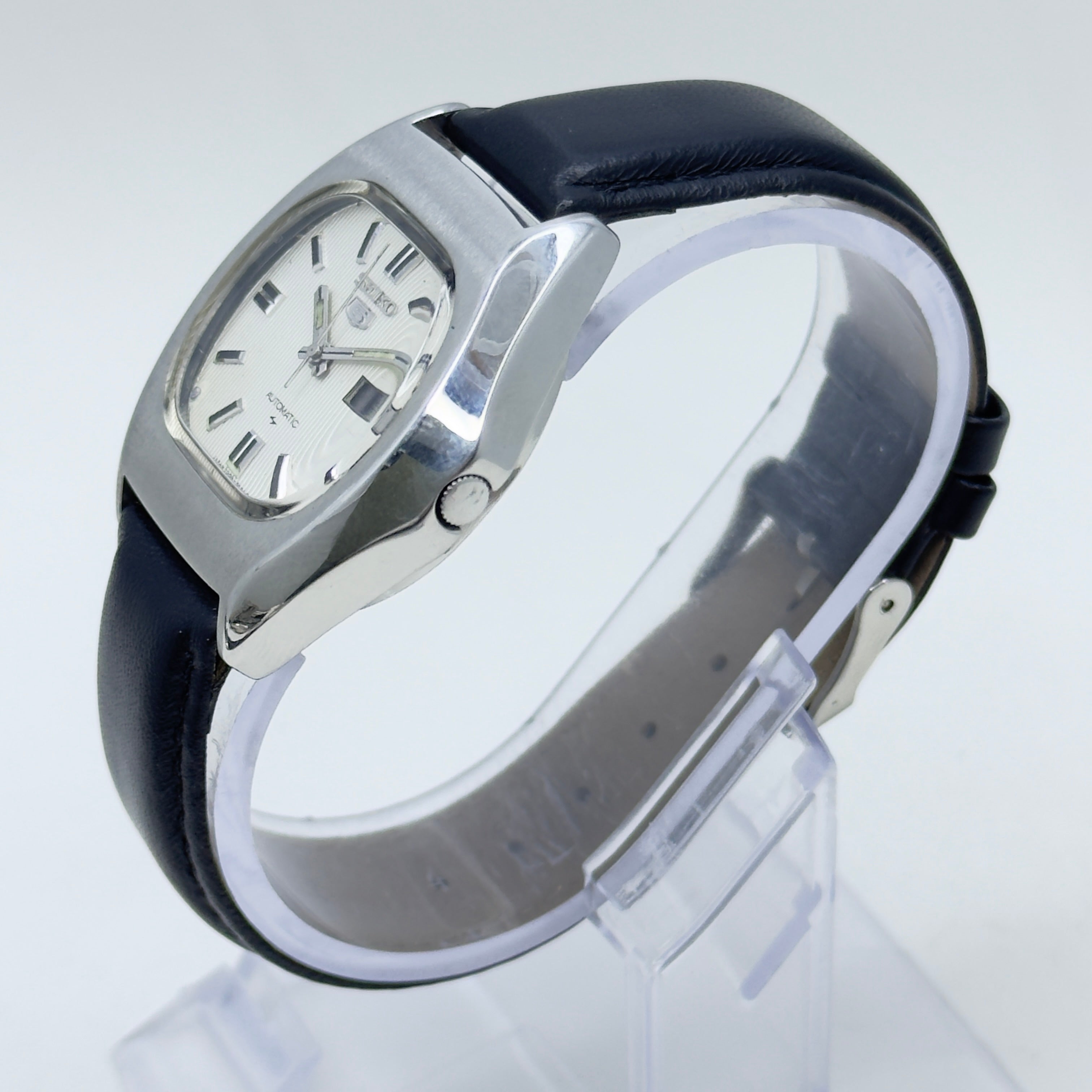 Vintage Seiko 5 Automatic White Dial — 17 Jewels (7009)