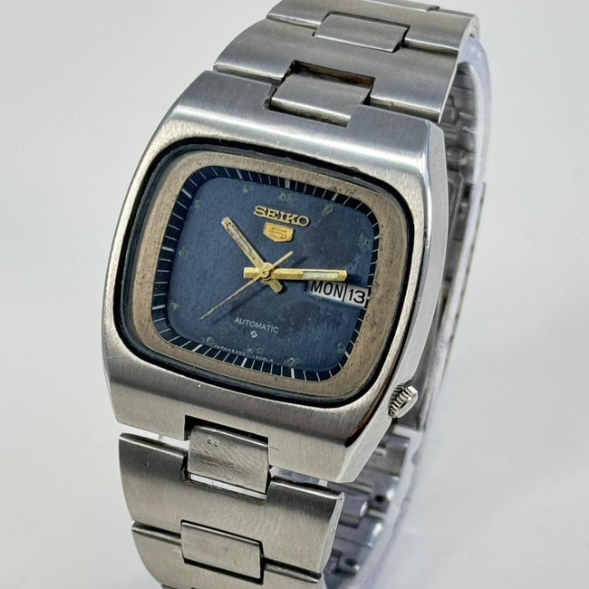 Vintage Seiko 5 Automatic Men's Watch TV Shape Japan Made Hover Image
