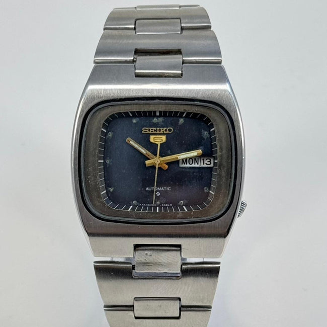 Vintage Seiko 5 Automatic Men's Watch TV Shape Japan Made Main Image