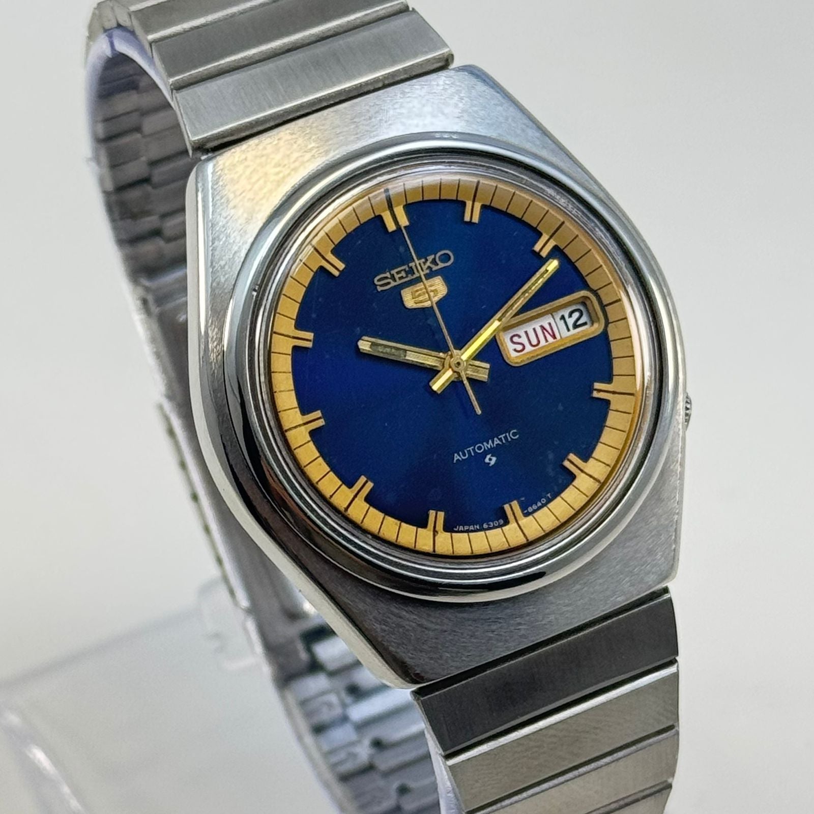Vintage Seiko 5 - Automatic Blue Dial Day-Date Classic Men’s Watch Japan Made