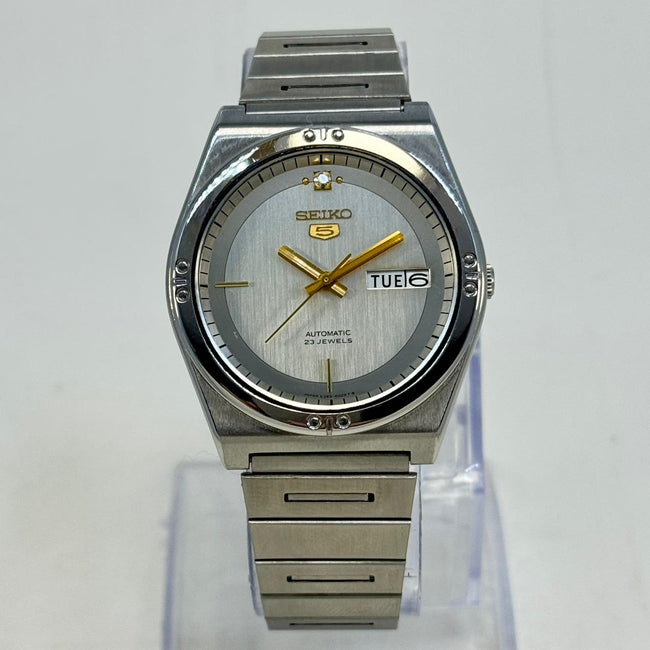 Rare Vintage Seiko 5 - Automatic Men's Watch 23 Jewels Japan Made. Main Image