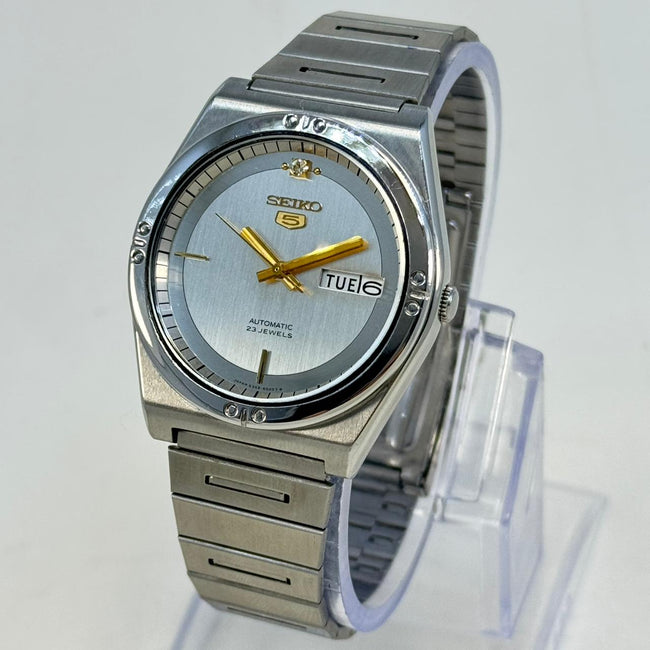 Rare Vintage Seiko 5 - Automatic Men's Watch 23 Jewels Japan Made. Hover Image