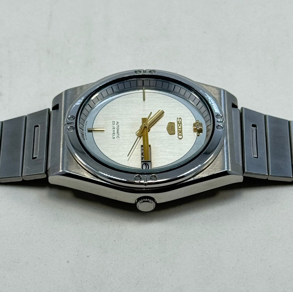 Rare Vintage Seiko 5 - Automatic Men's Watch 23 Jewels Japan Made.