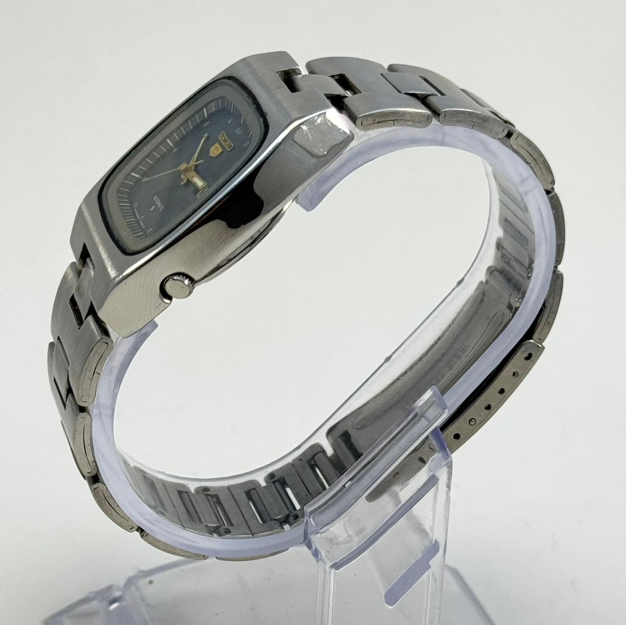 Vintage Seiko 5 Automatic Men's Watch TV Shape Japan Made
