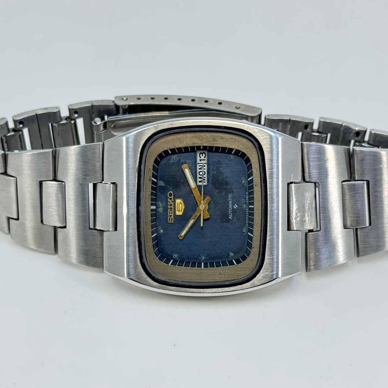 Vintage Seiko 5 Automatic Men's Watch TV Shape Japan Made