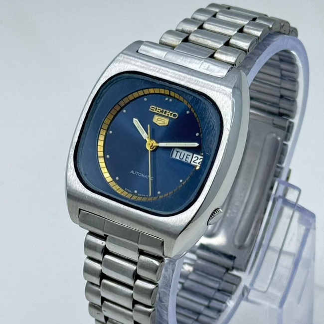 Seiko 5 - Automatic Men's Wristwatch Vintage Japan Hover Image