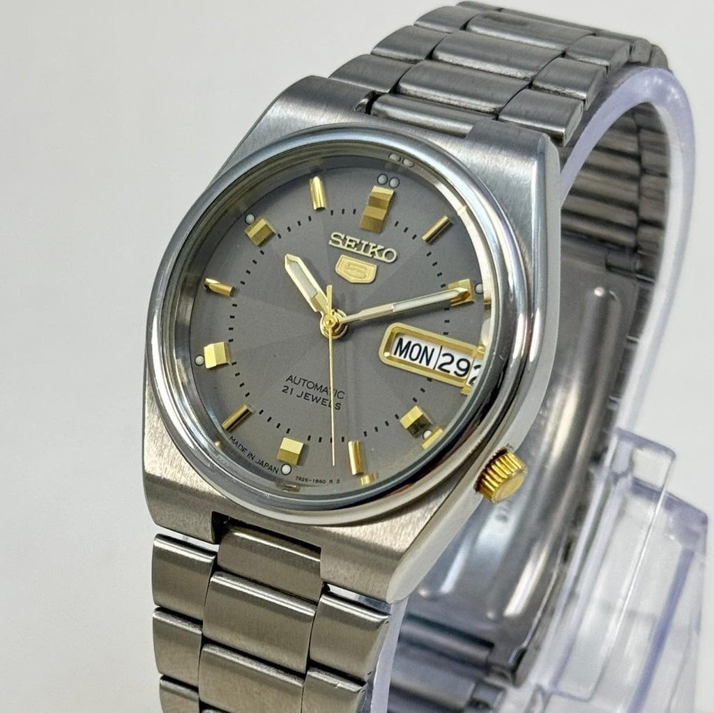 Vintage Seiko 5 - Automatic Watch Day/Date Stainless Steel Japan Made