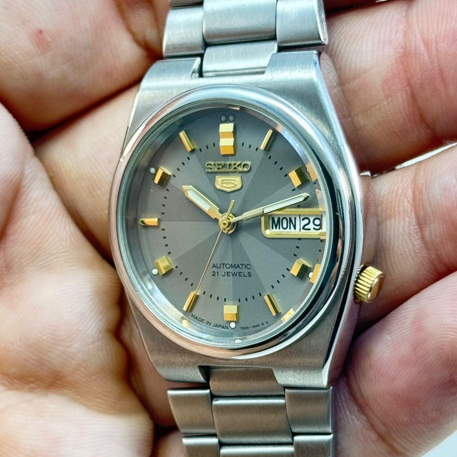 Vintage Seiko 5 - Automatic Watch Day/Date Stainless Steel Japan Made
