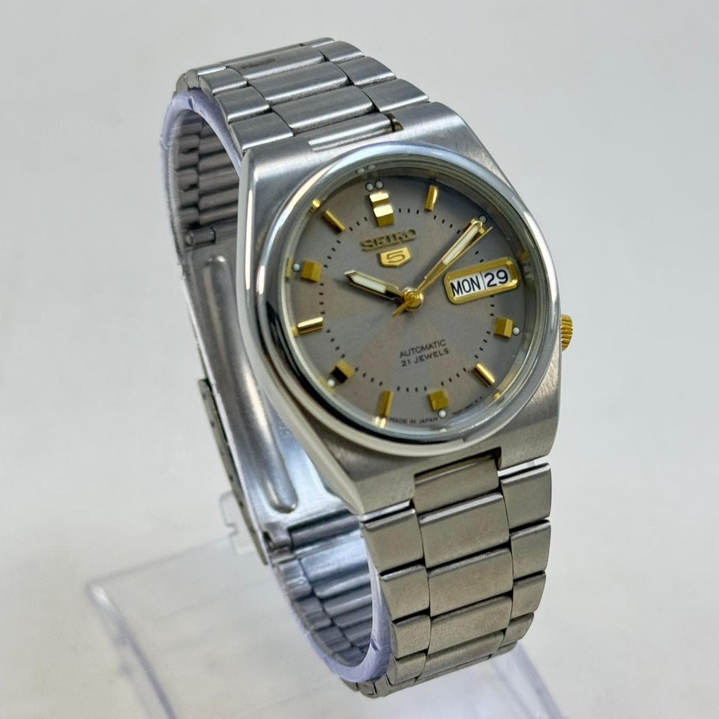 Vintage Seiko 5 - Automatic Watch Day/Date Stainless Steel Japan Made
