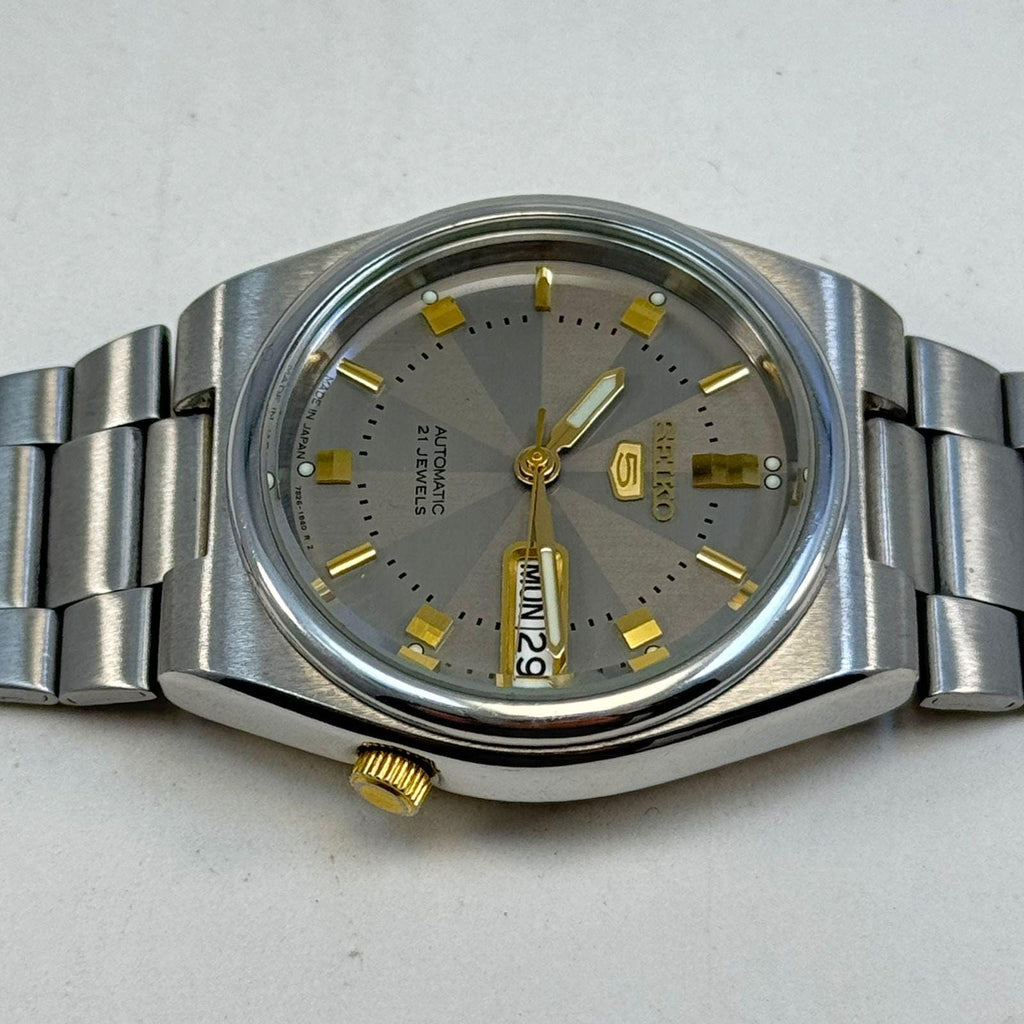 Vintage Seiko 5 - Automatic Watch Day/Date Stainless Steel Japan Made