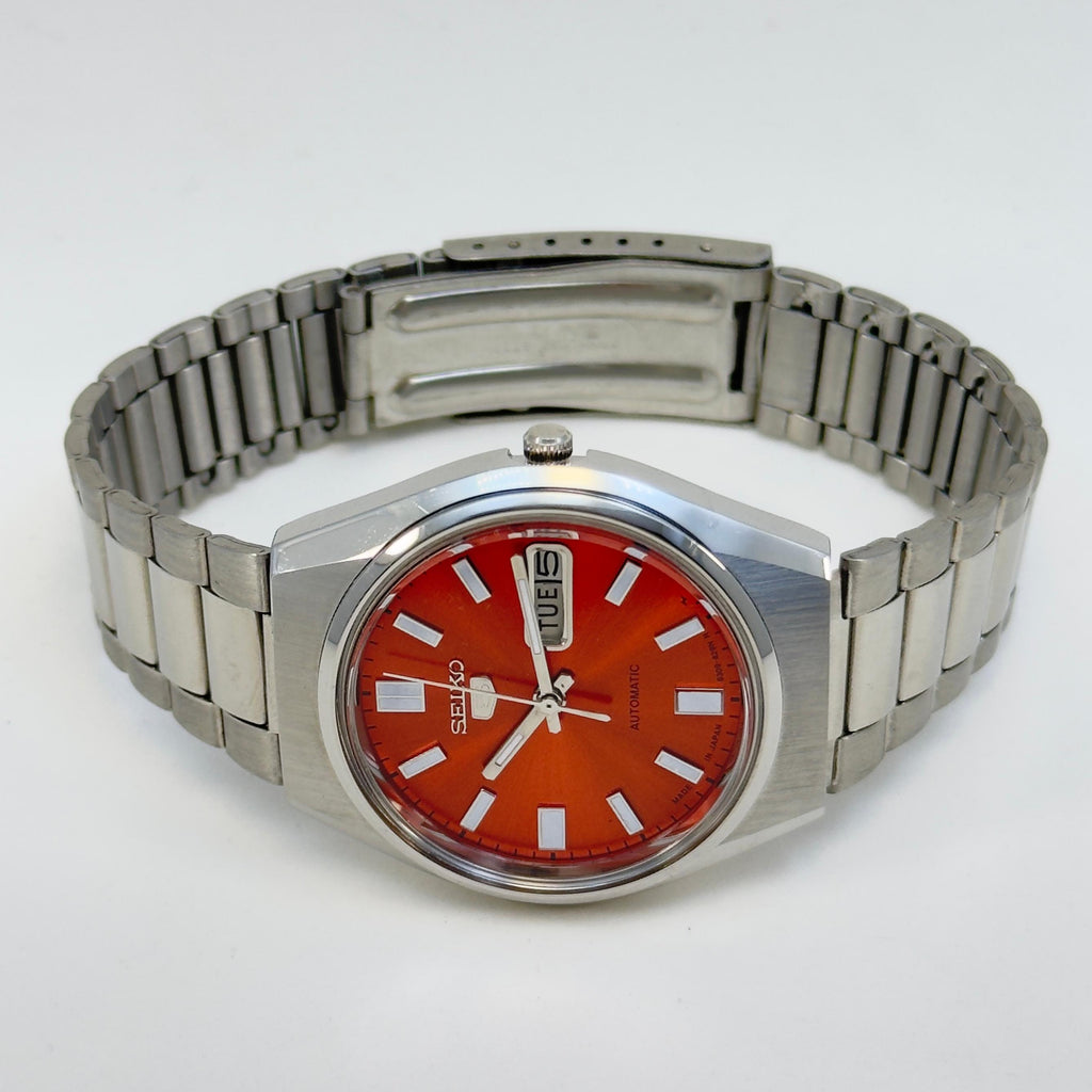 Seiko 5 Automatic – Orange Sunburst Dial Vintage Style Day-Date Men’s Watch.