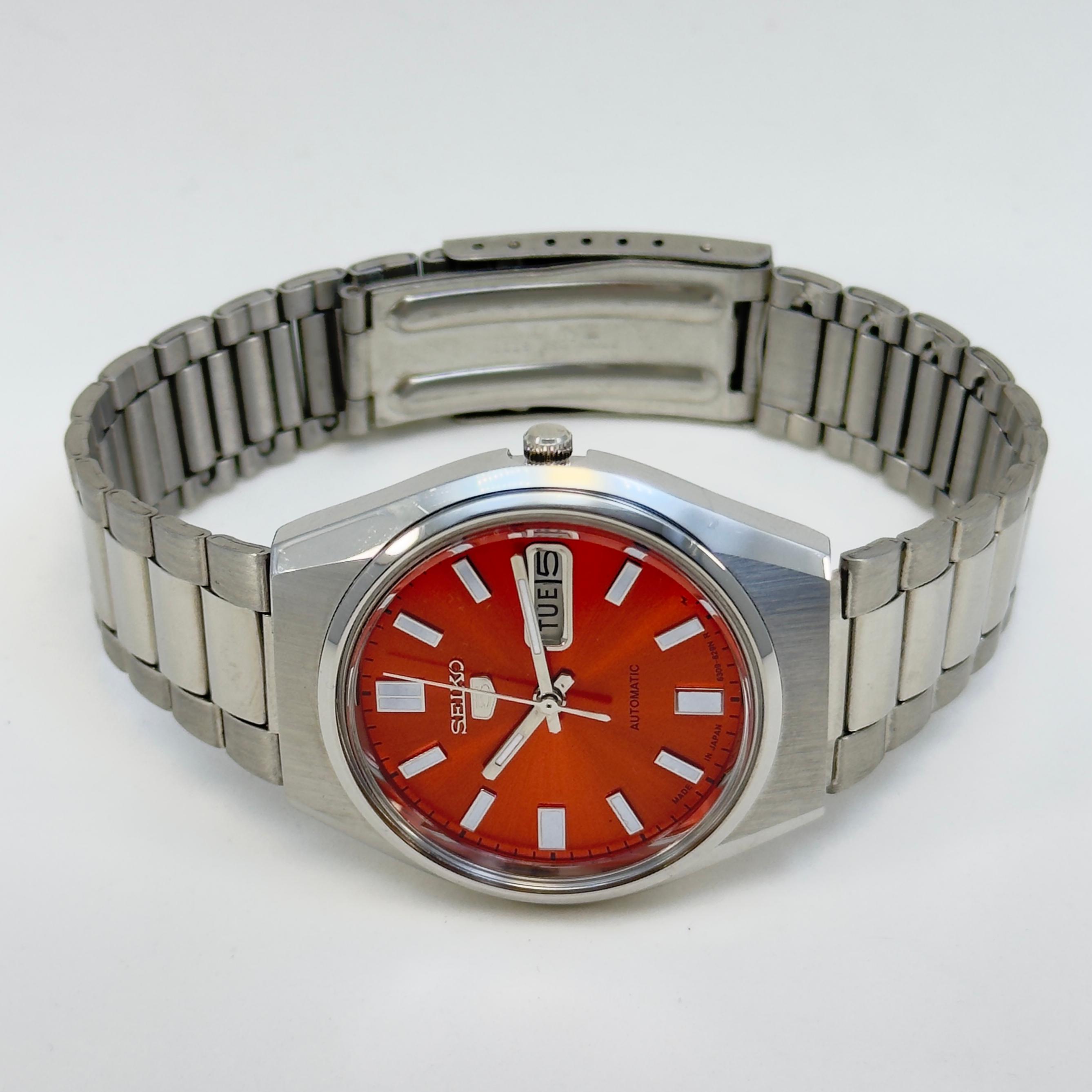 Seiko 5 Automatic – Orange Sunburst Dial Vintage Style Day-Date Men’s Watch.