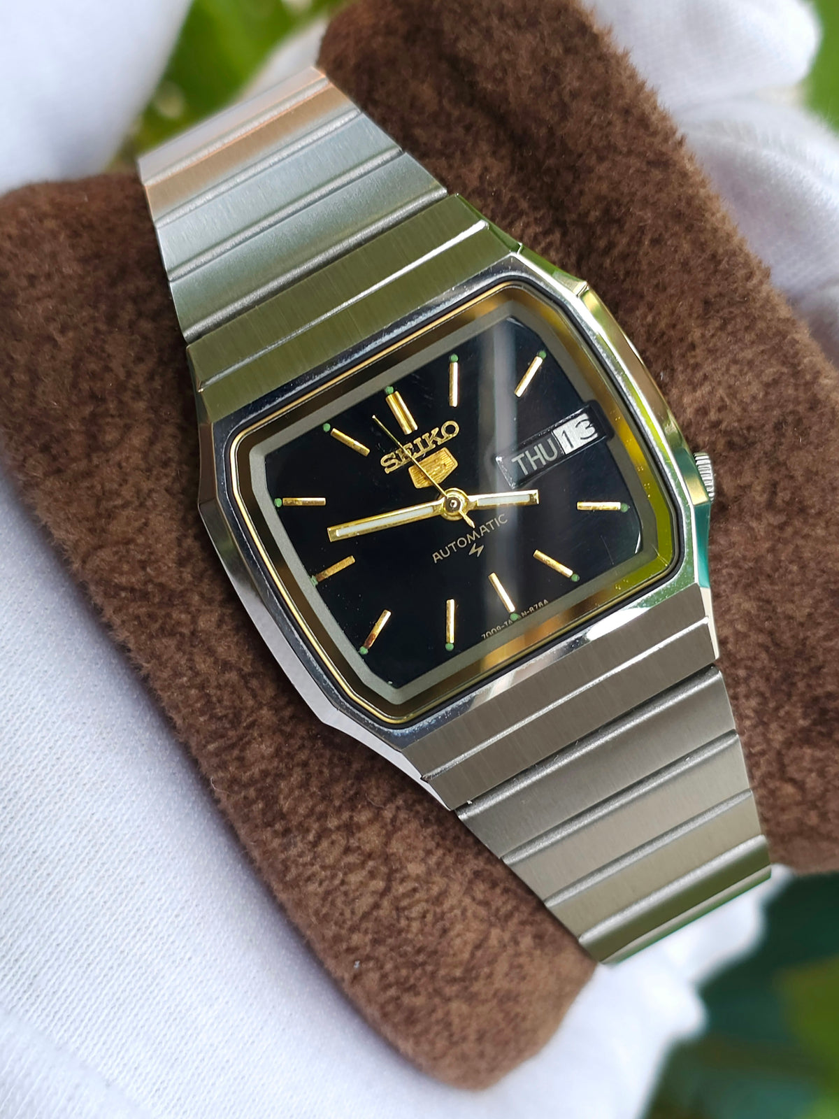Vintage Seiko 5 Automatic Watch – Black Dial 17 Jewels Day Date