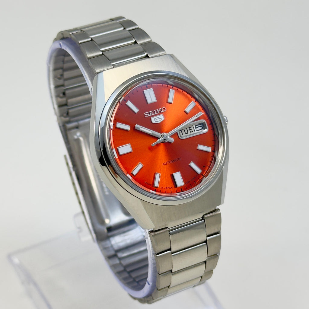 Seiko 5 Automatic – Orange Sunburst Dial Vintage Style Day-Date Men’s Watch.
