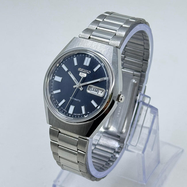 Seiko 5 Automatic – Black Dial Vintage Style Day-Date Men’s Watch Hover Image